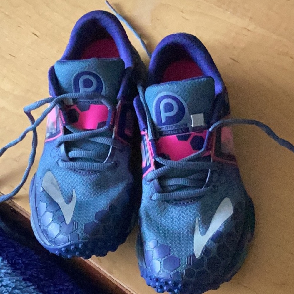 Brooks Puregrit 4 shoe for women size 6 like new, I accept offers